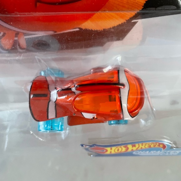 Hot Wheels Disney Character Finding Nemo Car Series 3 - Picture 3 of 4